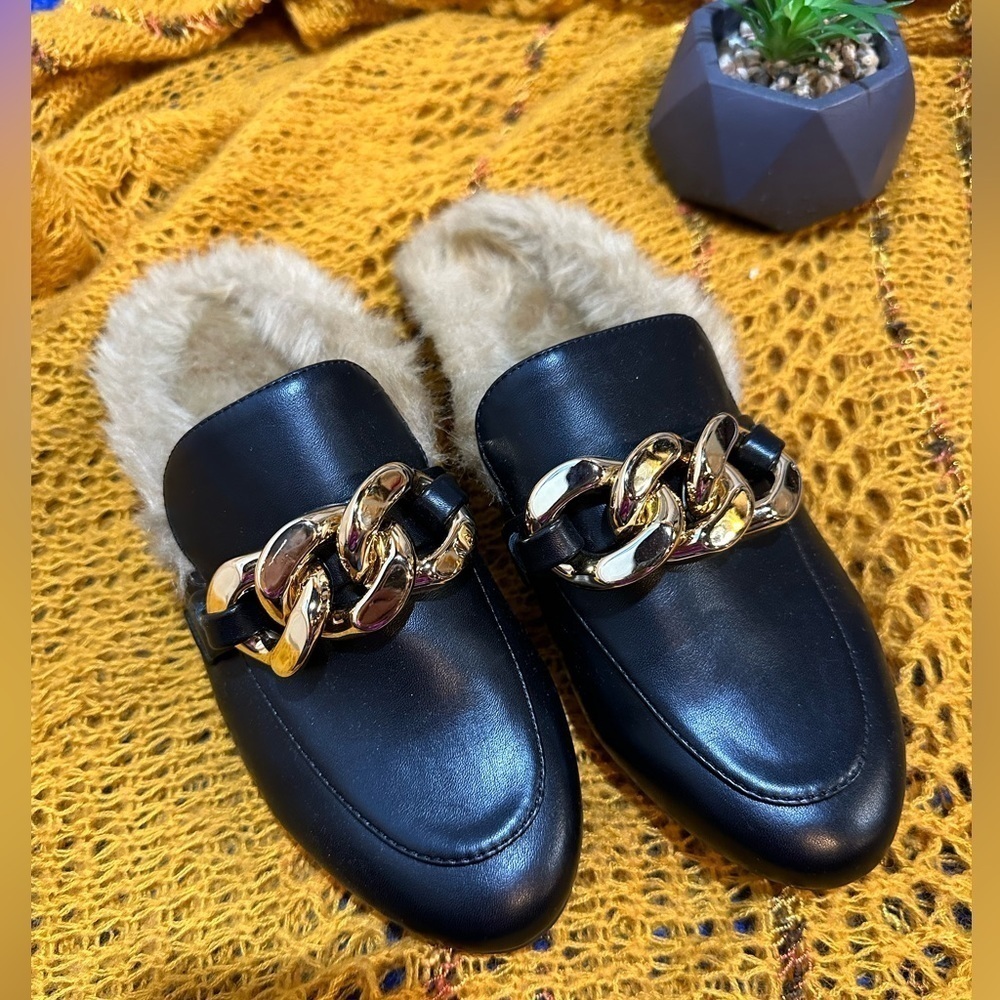 Dream pairs. Chain Closed Toe Fur Lined Mules size7.5